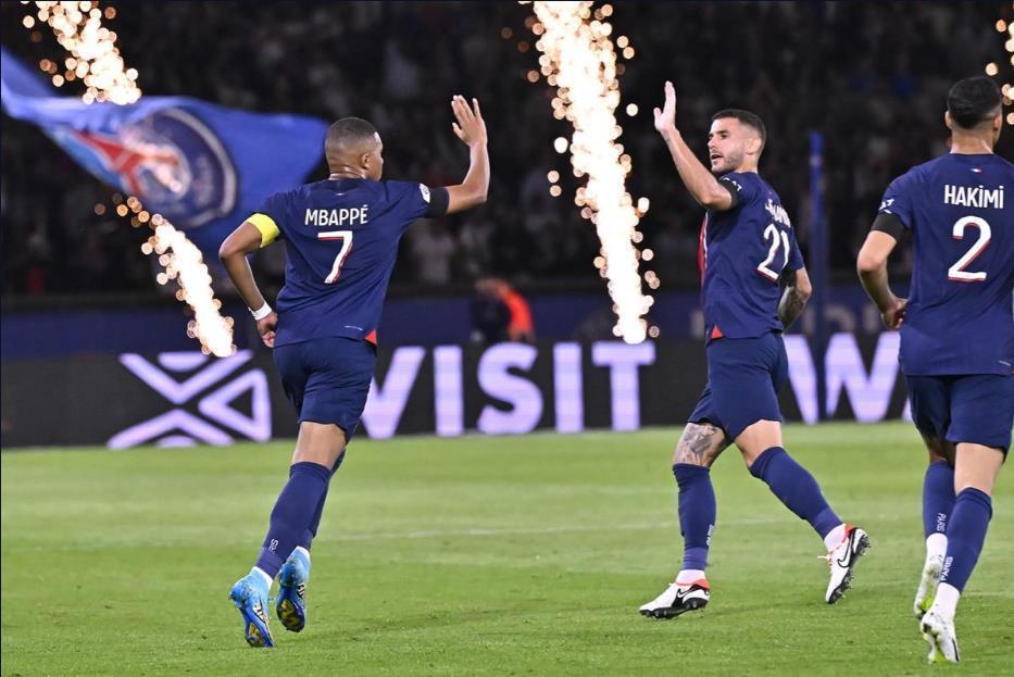  姆巴佩梅开二度助球队取胜，法甲射手榜强势登顶  