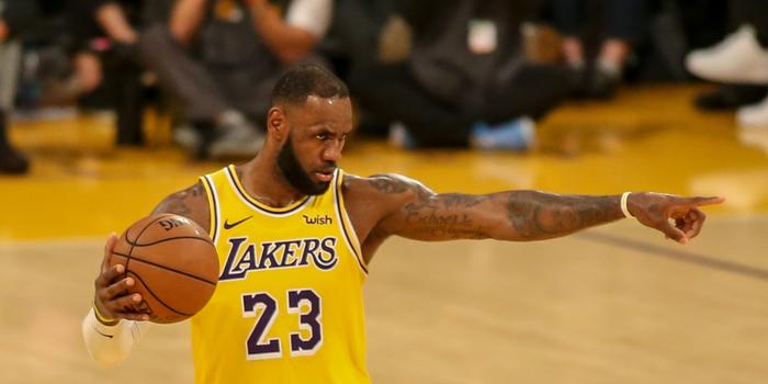  詹姆斯总得分超越贾巴尔，湖人主场举行庆典  