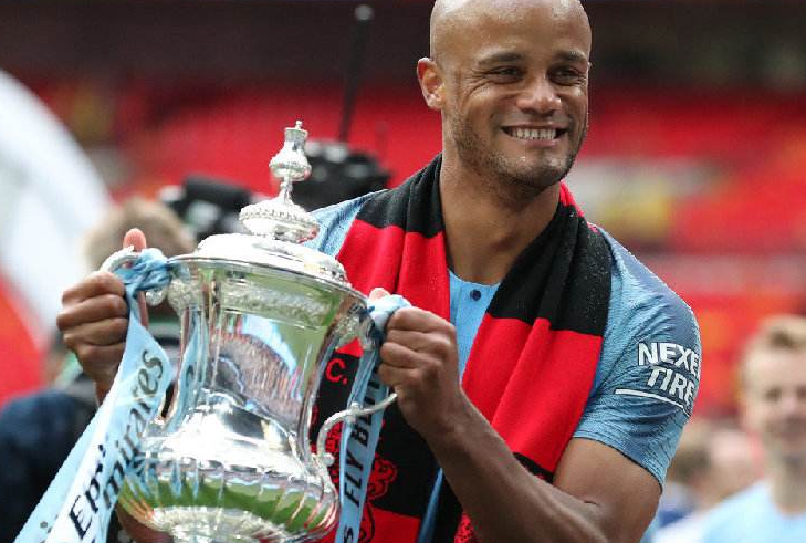  英超全明星慈善赛，传奇云集致敬希勒  