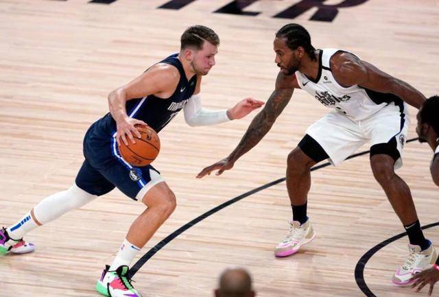  东契奇爆砍40分 独行侠横扫鹈鹕  