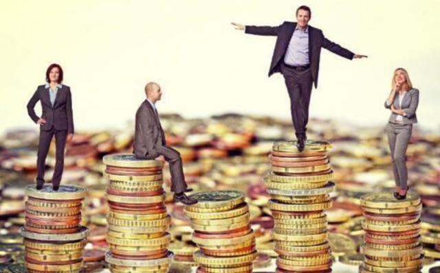  争四集团混战三队同分局势胶着  